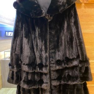 Woman’s ranch female mink fur stroller 37in coat